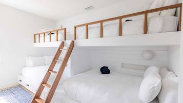 6 bedrooms, iron/ironing board, WiFi, bed sheets