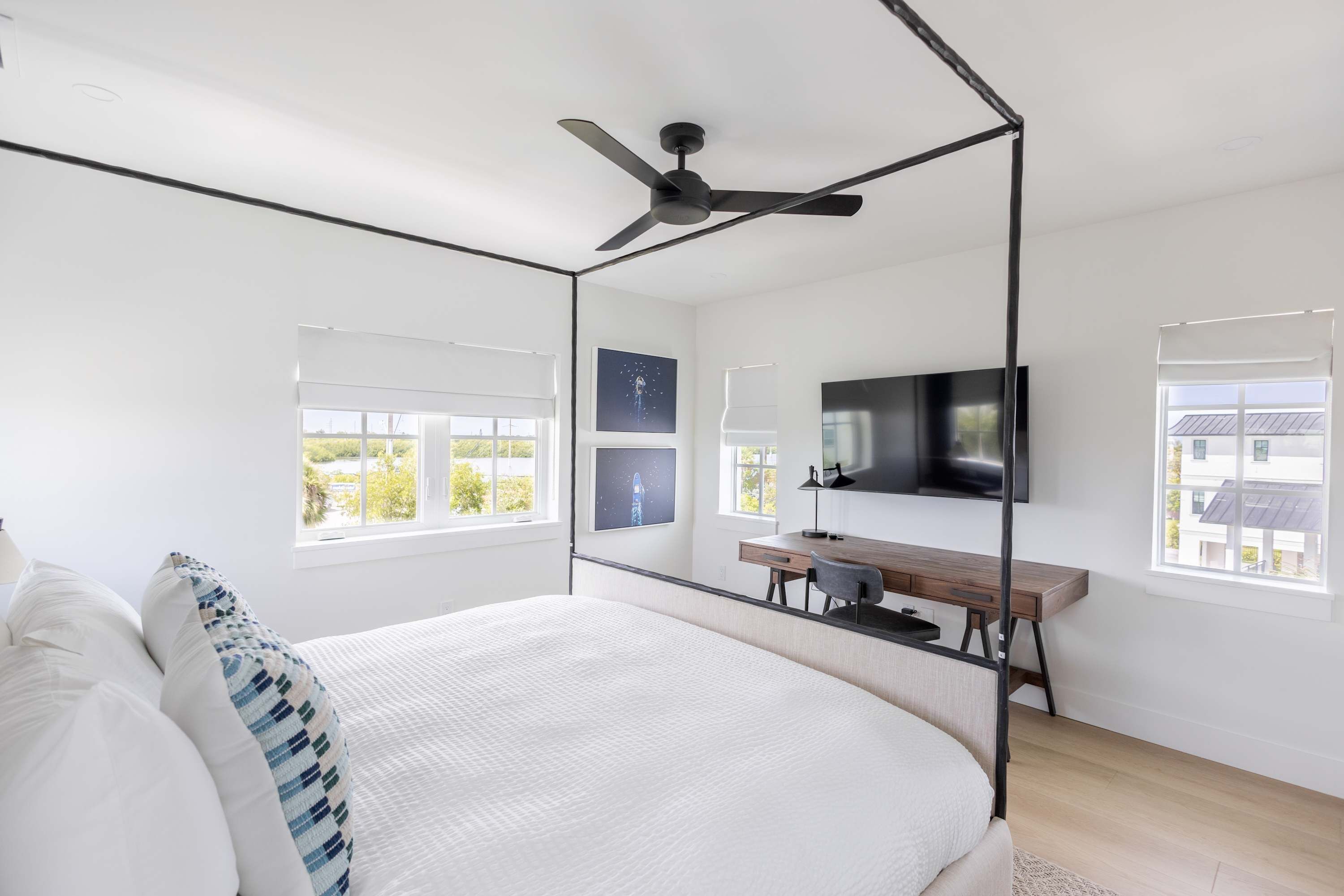 6 bedrooms, iron/ironing board, WiFi, bed sheets