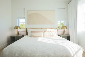 6 bedrooms, desk, iron/ironing board, WiFi