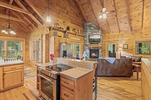 Interior - Tranquil Cabin inside the Smokies and minutes into the heart of Pigeon Forge. (Sevierville)