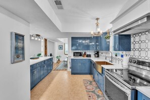 Villa, 4 Bedrooms | Private kitchen | Fridge, oven, coffee/tea maker, toaster - Relaxing Home Near St. Augustine Attractions 4 Bedroom Residence (St. Augustine)