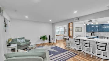 Villa, 4 Bedrooms | Living area