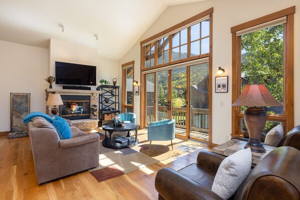 Townhome, 3 Bedrooms | Living area - 43 Thackwell 3 Bedroom Condo (Keystone)