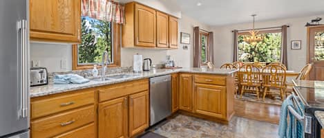Casa, 4 habitaciones | Cocina privada | Frigorífico, horno, cafetera o tetera y tostadora