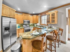 Condo, 3 Bedrooms | Private kitchen | Fridge, oven, coffee/tea maker, electric kettle - 201 Town Pointe Escape! 3 Bedroom Condo (Park City)