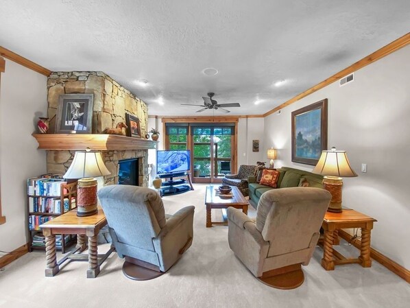 Living area - 201 Town Pointe Escape! 3 Bedroom Condo (Park City)