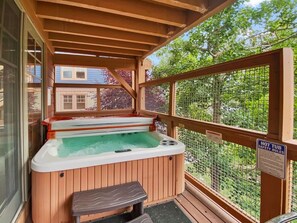 Outdoor spa tub - 201 Town Pointe Escape! 3 Bedroom Condo (Park City)