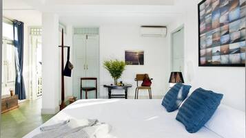 Deluxe Double Room, Balcony | Desk, laptop workspace, blackout drapes, free WiFi