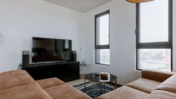 Apartment | 1 bedroom, desk, Internet