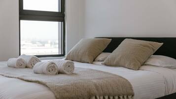 Apartment | 1 bedroom, desk, Internet