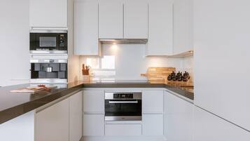 Apartment | 2 bedrooms, desk, Internet