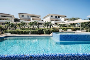 House - Seabreeze Retreat Stylish Blue Bay Residence (Sint Michiel)
