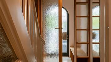 House | 4 bedrooms, desk, Internet