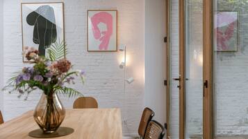 House | 4 bedrooms, desk, Internet