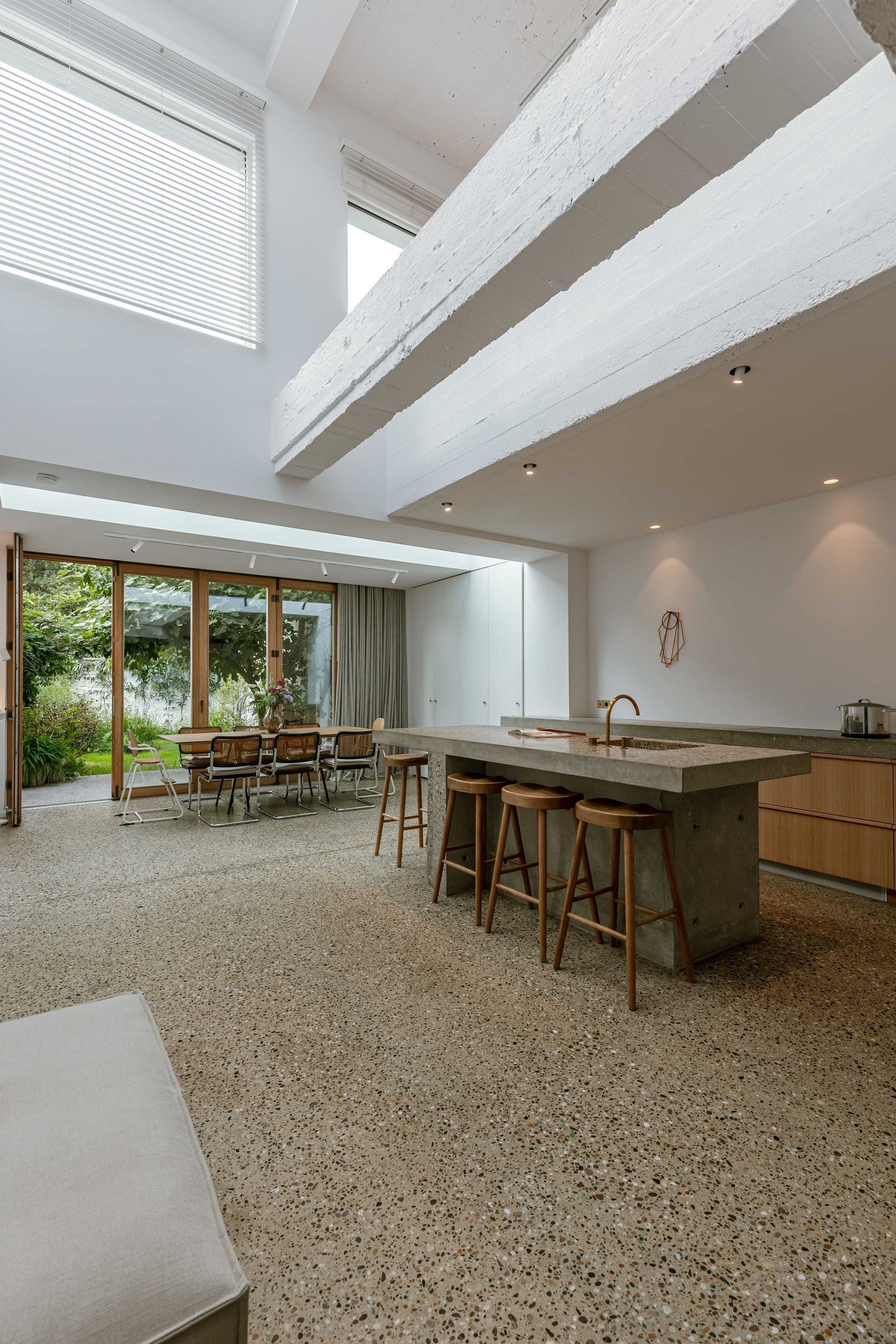 House | 4 bedrooms, desk, Internet