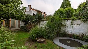 House | 4 bedrooms, desk, Internet