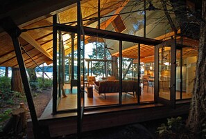 House - Conner Glass Cabin by Boutique (La Conner)