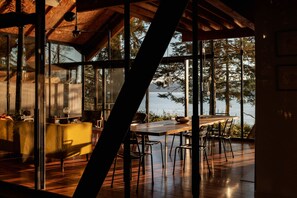 House | 3 bedrooms, Internet - Conner Glass Cabin by Boutique (La Conner)