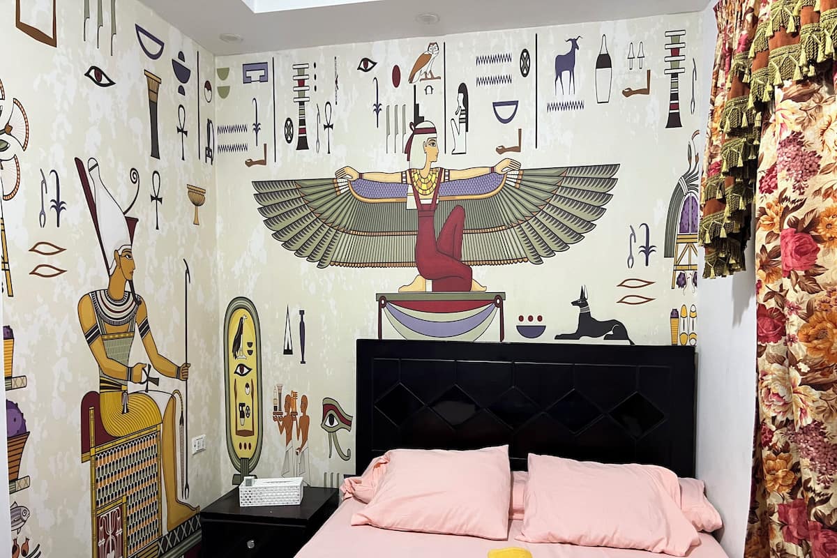 Classic Double Room | In-room safe, desk, laptop workspace, blackout drapes