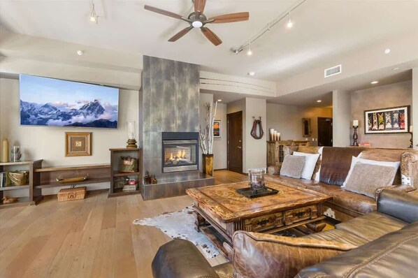 TV, fireplace