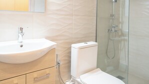 A modern bathroom with a glass-enclosed shower, a white sink, and a toilet. - Monastiraki metro st studio for 2 persons by MPS (Athina)