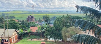 Airport view apartment with WiFi and AC in welcoming Entebbe