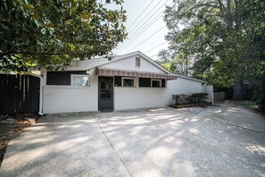 숙박 시설 정면