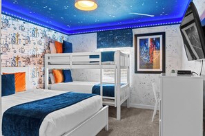 4 habitaciones, tabla de planchar con plancha y cuna de viaje 