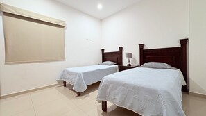 3 bedrooms, iron/ironing board, Internet, bed sheets