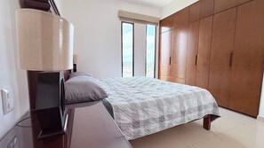 2 bedrooms, iron/ironing board, internet, bed sheets