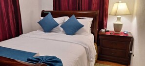 2 bedrooms, iron/ironing board, internet, bed sheets