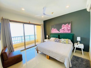 Bed,Bedroom,Photo of the whole room - Luxury on the beach and incredible views of the sea. (Mazatlán)