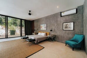 5 bedrooms, iron/ironing board, WiFi, bed sheets