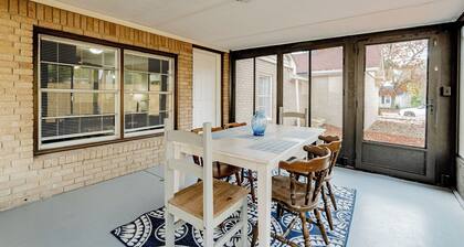 Adorable on Taylor Both Units