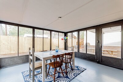 Adorable on Taylor Both Units