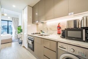 Fridge, microwave, oven, stovetop