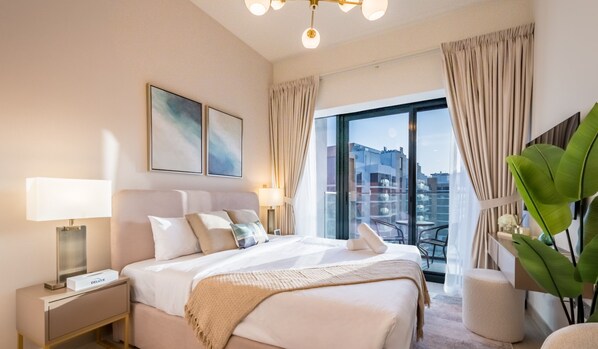 Safe på rommet, strykejern/-brett, wi-fi (inkludert) og sengetøy