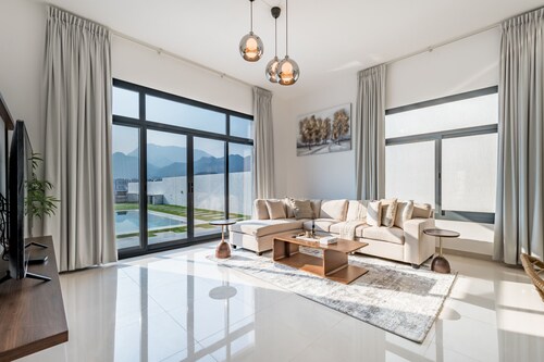 Serene Island Getaway 3BR Villa with Assistant Room Al Dana Island, Fujairah