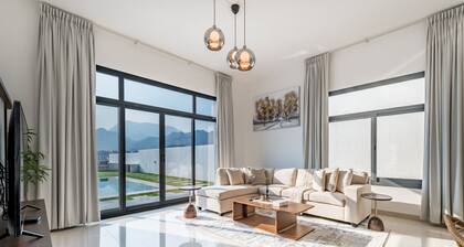 Serene Island Getaway 3BR Villa with Assistant Room Al Dana Island, Fujairah