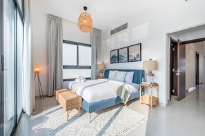 4 chambres, coffres-forts dans les chambres, fer et planche à repasser