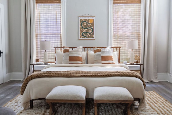 3 dormitoris, escriptori i planxa i posts de planxar