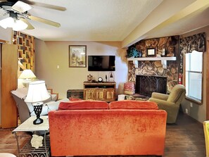 TV, fireplace