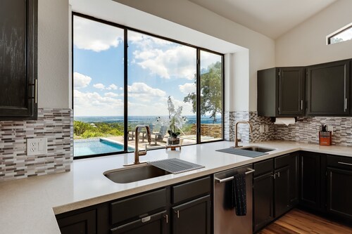 Hilltop wedding estate with sunset views
