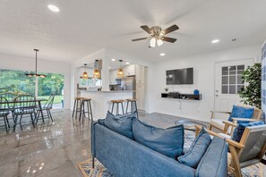 Interior - Charming 3-bedroom house with WiFi in Portsmouth near the Elizabeth River (Portsmouth)