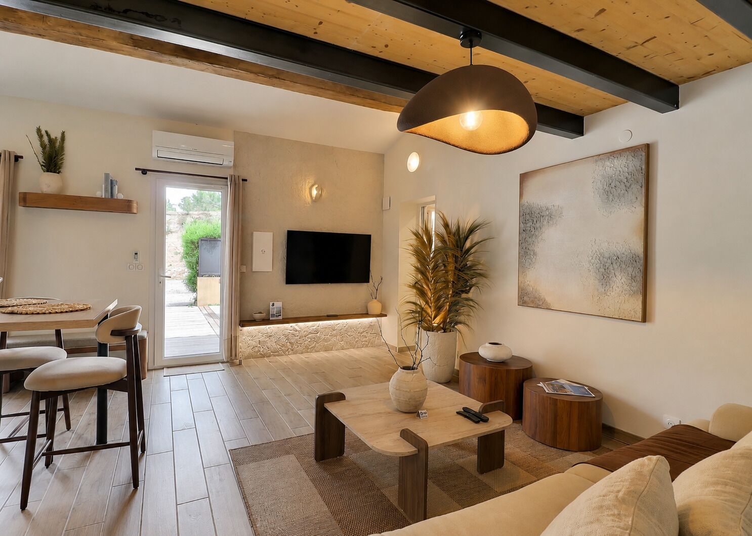 Comfort Loft, Garden View | Living area | 110-cm LED TV with cable channels