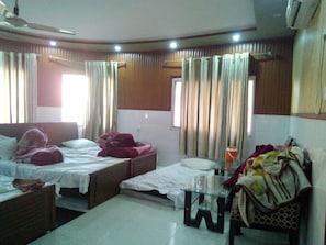 Chambre Double Deluxe | Fer et planche à repasser, Wi-Fi gratuit