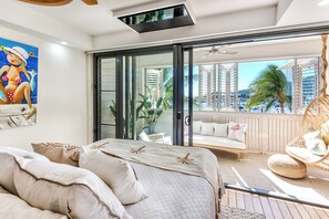 3 bedrooms, iron/ironing board, free WiFi, bed sheets - Extensively renovated apartment right on the Port of Airlie! (Airlie Beach)