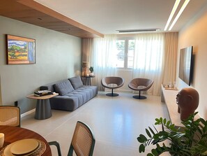 Apartment | Wohnbereich | Flachbildfernseher