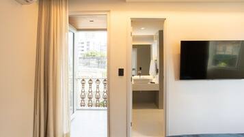 Apartment | 3 bedrooms, desk, free WiFi, bed sheets