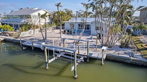 Exterior - Bayview Beach Escape is a canal front 3 bedroom 2.5 bath pool home nestled on a (Holmes Beach)